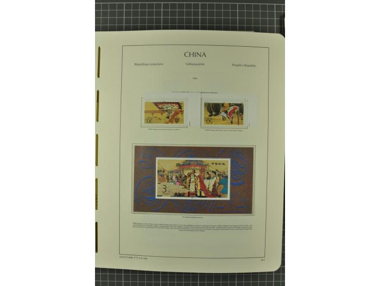 1966/2000, postfrische zweibändige Sammlung, nicht kpl., aber u.a Mi.-Nr. 966-76, 995-1008, 1020-24, Bl.12-22 etc.