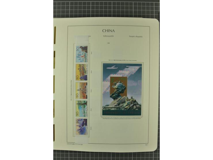 1966/2000, postfrische zweibändige Sammlung, nicht kpl., aber u.a Mi.-Nr. 966-76, 995-1008, 1020-24, Bl.12-22 etc.