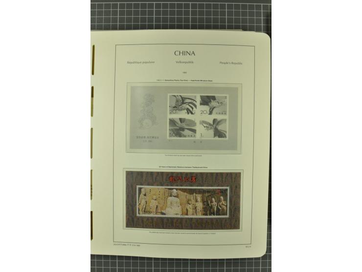 1966/2000, postfrische zweibändige Sammlung, nicht kpl., aber u.a Mi.-Nr. 966-76, 995-1008, 1020-24, Bl.12-22 etc.