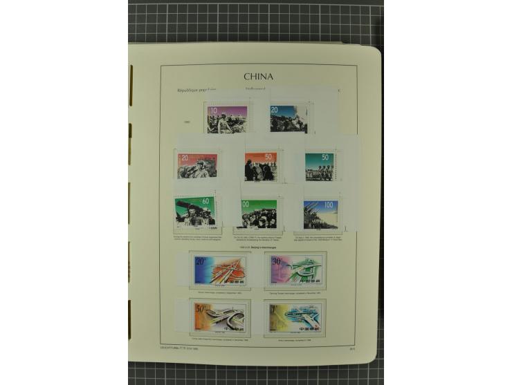 1966/2000, postfrische zweibändige Sammlung, nicht kpl., aber u.a Mi.-Nr. 966-76, 995-1008, 1020-24, Bl.12-22 etc.