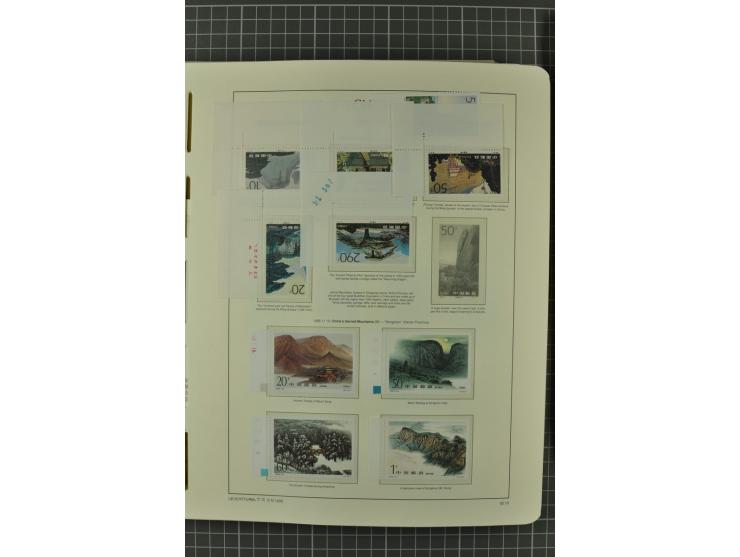 1966/2000, postfrische zweibändige Sammlung, nicht kpl., aber u.a Mi.-Nr. 966-76, 995-1008, 1020-24, Bl.12-22 etc.