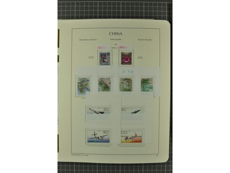 1966/2000, postfrische zweibändige Sammlung, nicht kpl., aber u.a Mi.-Nr. 966-76, 995-1008, 1020-24, Bl.12-22 etc.