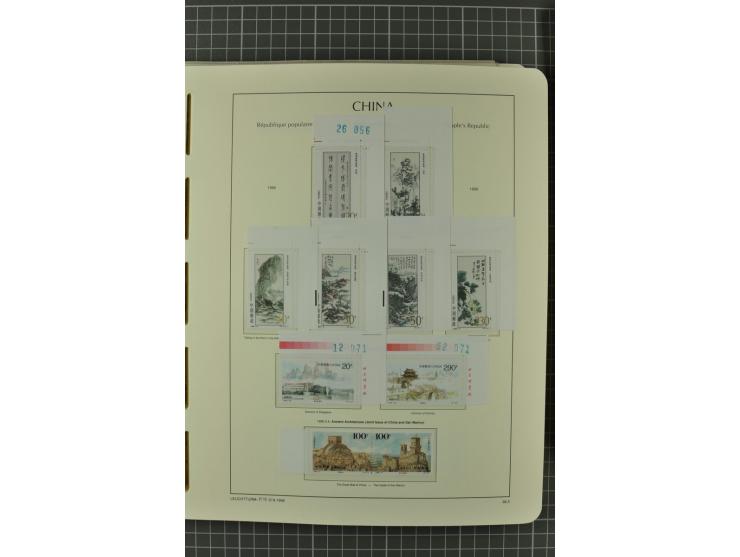 1966/2000, postfrische zweibändige Sammlung, nicht kpl., aber u.a Mi.-Nr. 966-76, 995-1008, 1020-24, Bl.12-22 etc.