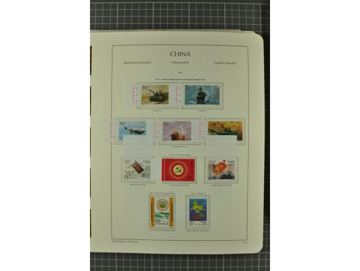 1966/2000, postfrische zweibändige Sammlung, nicht kpl., aber u.a Mi.-Nr. 966-76, 995-1008, 1020-24, Bl.12-22 etc.
