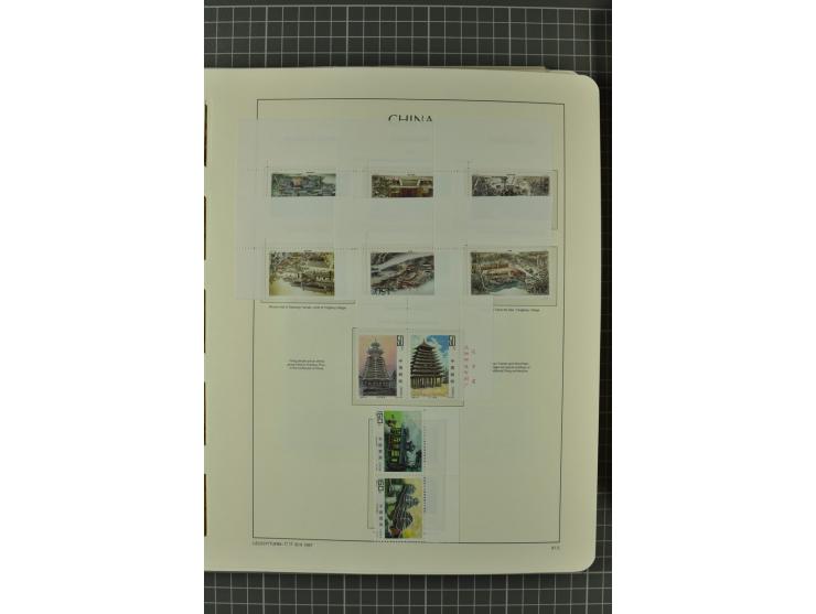 1966/2000, postfrische zweibändige Sammlung, nicht kpl., aber u.a Mi.-Nr. 966-76, 995-1008, 1020-24, Bl.12-22 etc.