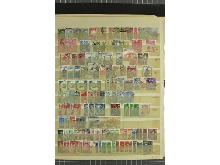 1871/1945, überwiegend gestempelte kleine Sammlung, dabei Fälschungen, dazu Doubletten bis in die Moderne