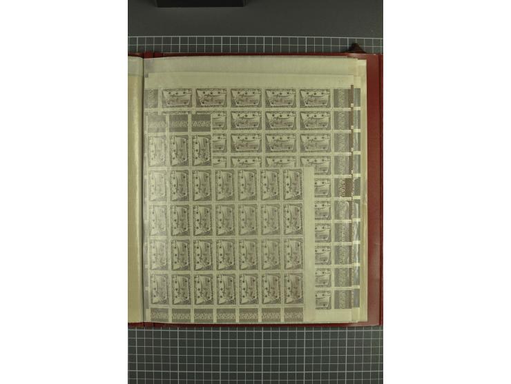 1926/98, überwiegend postfrischer, etwas ungebrauchter und gestempelter umfangreicher Bestand, dabei auch Blocks und geschnit