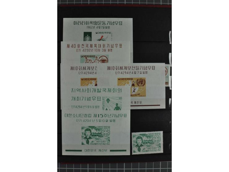 1950/72, postfrische und etwas ungebrauchte Partie mit vielen Blocks (Mi.n.A.d.E. ca. 12.700,-)