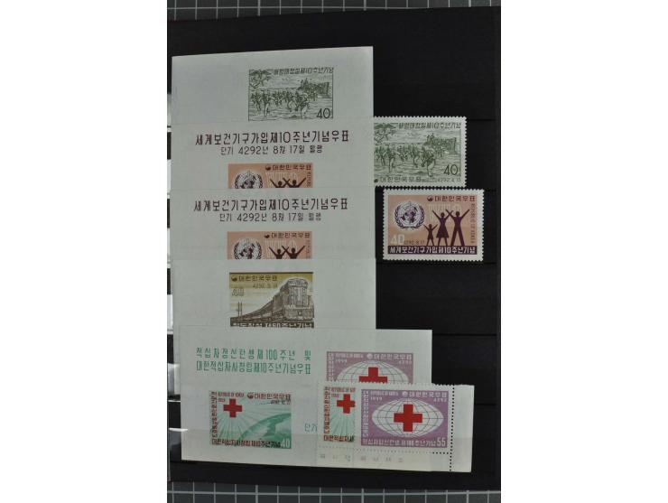 1950/72, postfrische und etwas ungebrauchte Partie mit vielen Blocks (Mi.n.A.d.E. ca. 12.700,-)