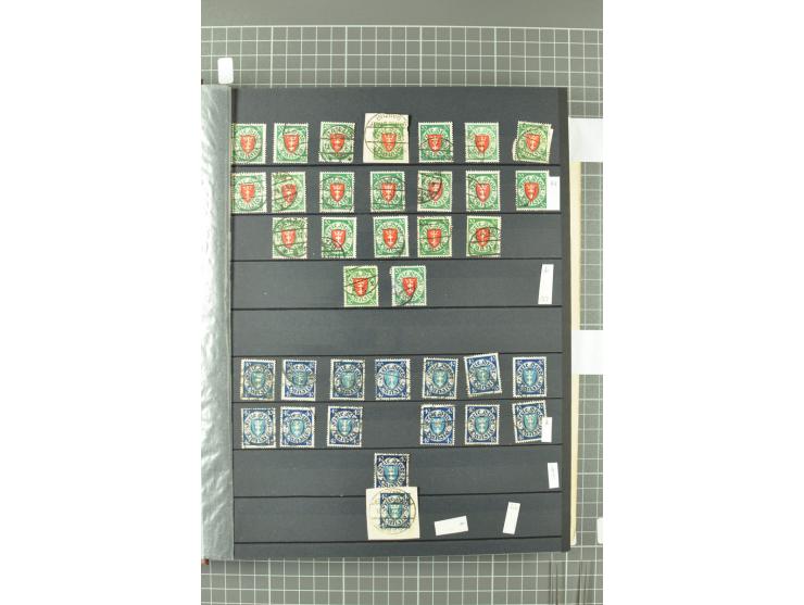 1920/39, gestempelte reichhaltige Sammlung mit u.a. Mi.-Nr. 29II, 32-40, 43II, 100Xa, Porto, Dienst, Port Gdansk, Vorläufer, 