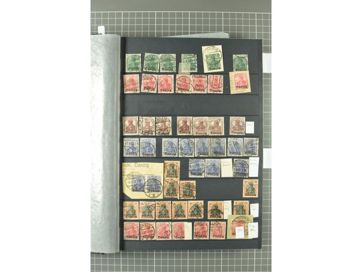 1920/39, gestempelte reichhaltige Sammlung mit u.a. Mi.-Nr. 29II, 32-40, 43II, 100Xa, Porto, Dienst, Port Gdansk, Vorläufer, 