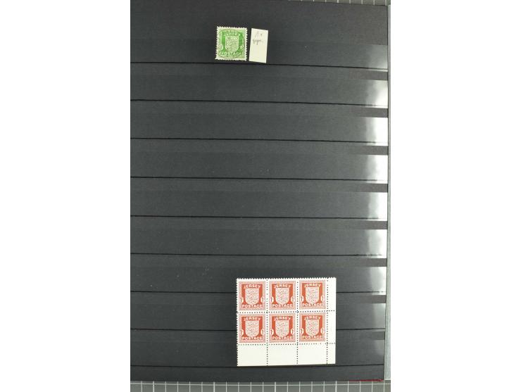 1940/43, postfrische und gestempelte Sammlung, dabei verschiedene Farben und Papierarten, Bogenteile und Einheiten, Randstück