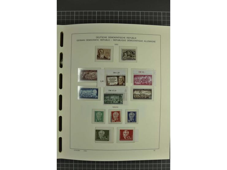 1949/90, postfrische kpl. Sammlung, überwiegend Rand- und Eckrandstücke, in 3 Schaubek-Alben