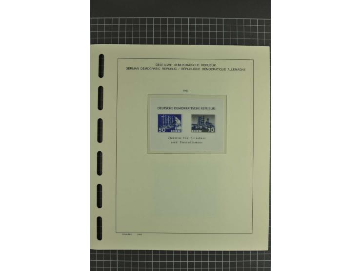 1949/90, postfrische kpl. Sammlung, überwiegend Rand- und Eckrandstücke, in 3 Schaubek-Alben