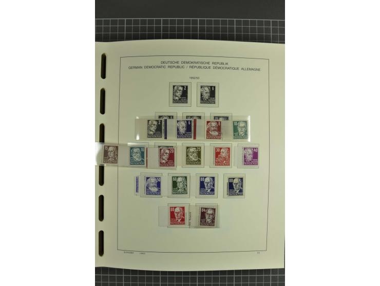 1949/90, postfrische kpl. Sammlung, überwiegend Rand- und Eckrandstücke, in 3 Schaubek-Alben