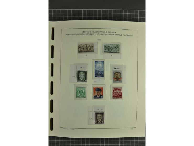 1949/90, postfrische kpl. Sammlung, überwiegend Rand- und Eckrandstücke, in 3 Schaubek-Alben