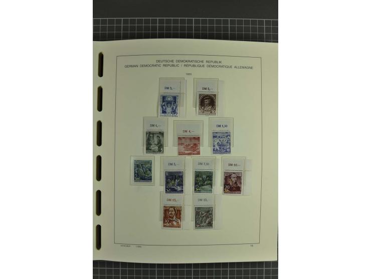 1949/90, postfrische kpl. Sammlung, überwiegend Rand- und Eckrandstücke, in 3 Schaubek-Alben