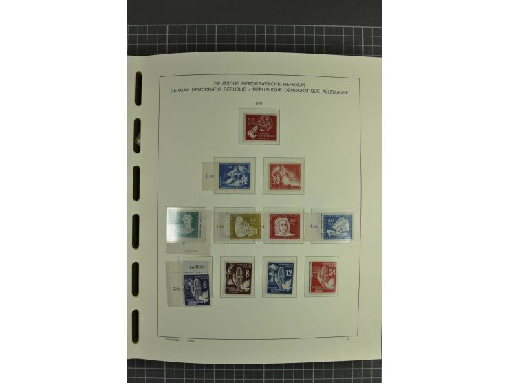 1949/90, postfrische kpl. Sammlung, überwiegend Rand- und Eckrandstücke, in 3 Schaubek-Alben