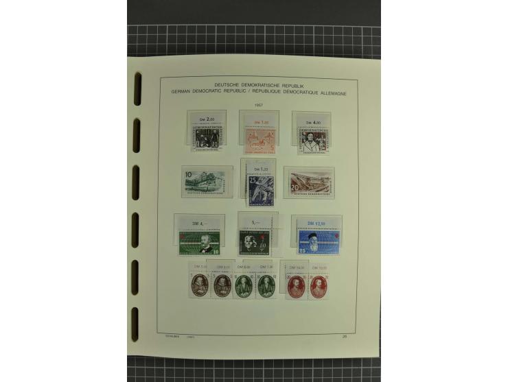 1949/90, postfrische kpl. Sammlung, überwiegend Rand- und Eckrandstücke, in 3 Schaubek-Alben