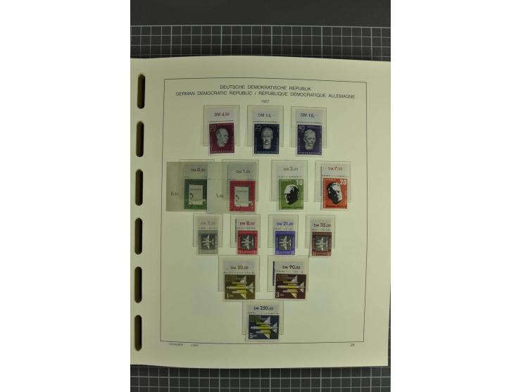 1949/90, postfrische kpl. Sammlung, überwiegend Rand- und Eckrandstücke, in 3 Schaubek-Alben