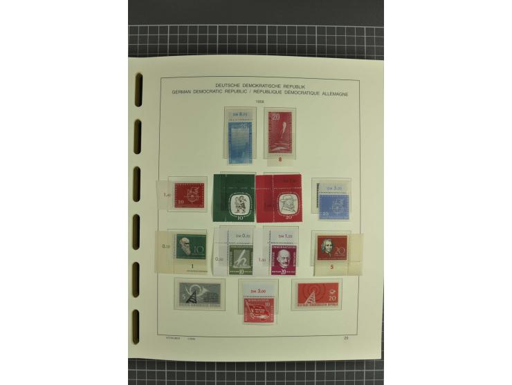 1949/90, postfrische kpl. Sammlung, überwiegend Rand- und Eckrandstücke, in 3 Schaubek-Alben