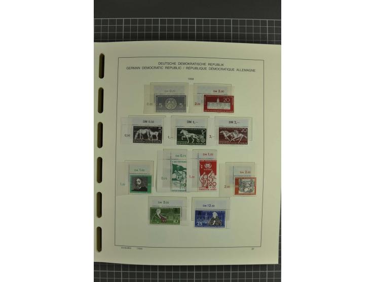 1949/90, postfrische kpl. Sammlung, überwiegend Rand- und Eckrandstücke, in 3 Schaubek-Alben