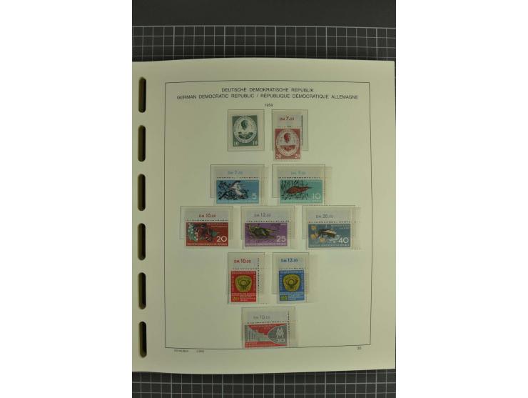 1949/90, postfrische kpl. Sammlung, überwiegend Rand- und Eckrandstücke, in 3 Schaubek-Alben
