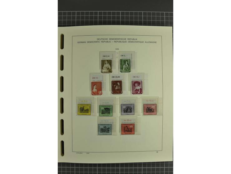 1949/90, postfrische kpl. Sammlung, überwiegend Rand- und Eckrandstücke, in 3 Schaubek-Alben