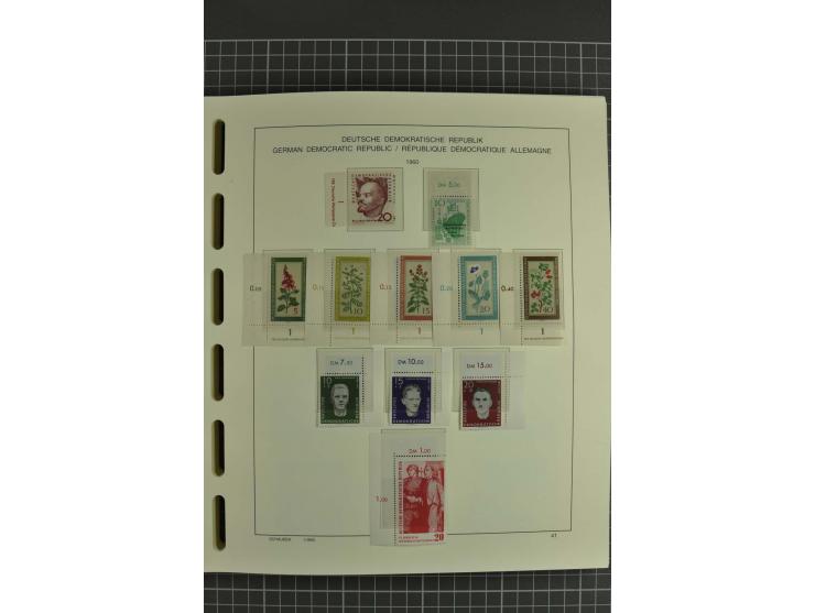 1949/90, postfrische kpl. Sammlung, überwiegend Rand- und Eckrandstücke, in 3 Schaubek-Alben