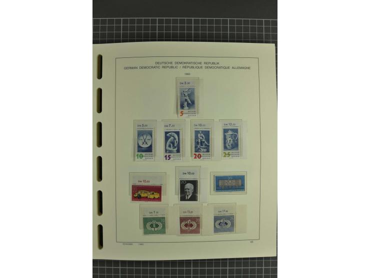 1949/90, postfrische kpl. Sammlung, überwiegend Rand- und Eckrandstücke, in 3 Schaubek-Alben