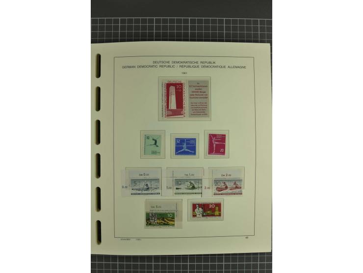 1949/90, postfrische kpl. Sammlung, überwiegend Rand- und Eckrandstücke, in 3 Schaubek-Alben