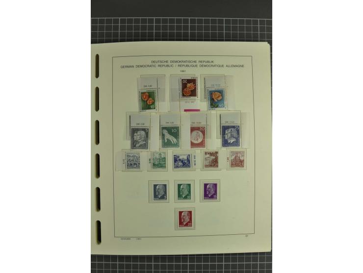 1949/90, postfrische kpl. Sammlung, überwiegend Rand- und Eckrandstücke, in 3 Schaubek-Alben