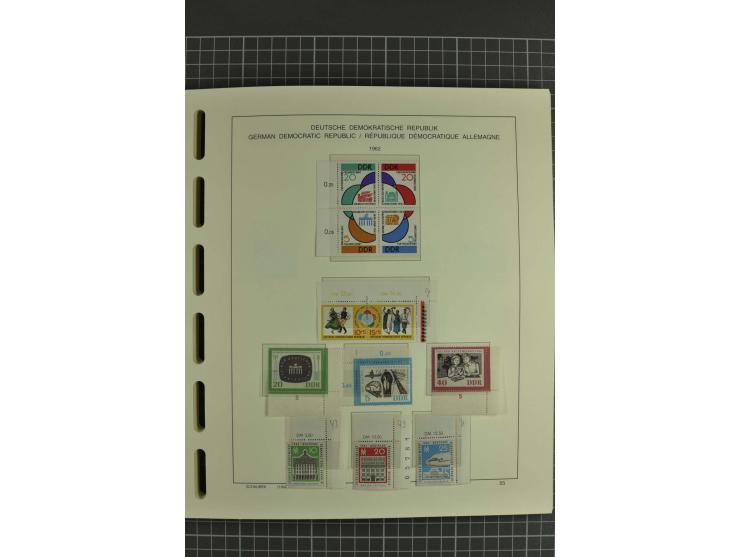 1949/90, postfrische kpl. Sammlung, überwiegend Rand- und Eckrandstücke, in 3 Schaubek-Alben