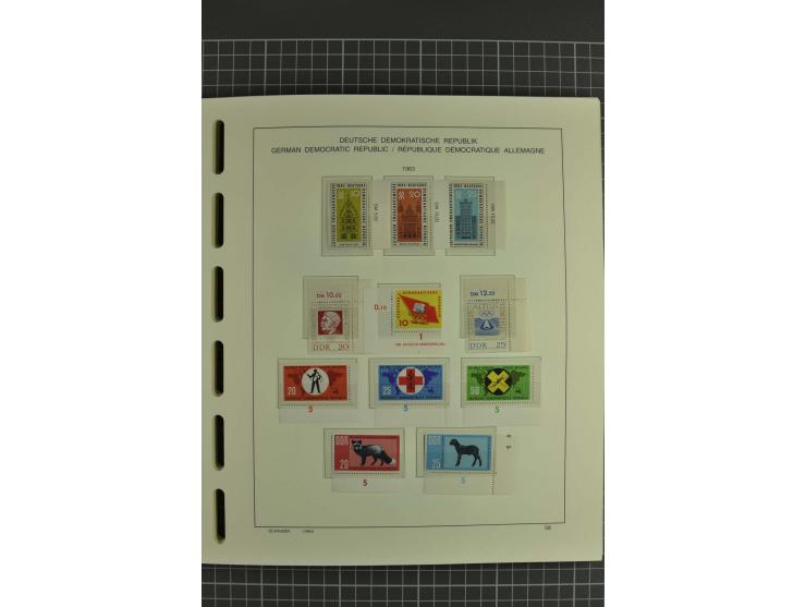 1949/90, postfrische kpl. Sammlung, überwiegend Rand- und Eckrandstücke, in 3 Schaubek-Alben