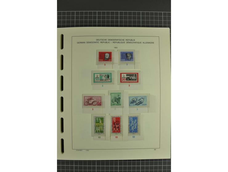 1949/90, postfrische kpl. Sammlung, überwiegend Rand- und Eckrandstücke, in 3 Schaubek-Alben