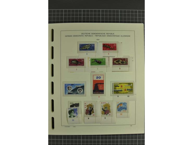 1949/90, postfrische kpl. Sammlung, überwiegend Rand- und Eckrandstücke, in 3 Schaubek-Alben