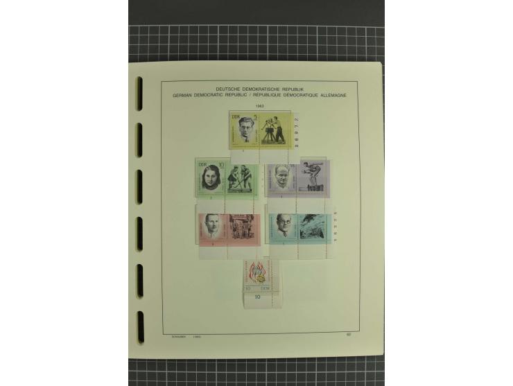 1949/90, postfrische kpl. Sammlung, überwiegend Rand- und Eckrandstücke, in 3 Schaubek-Alben