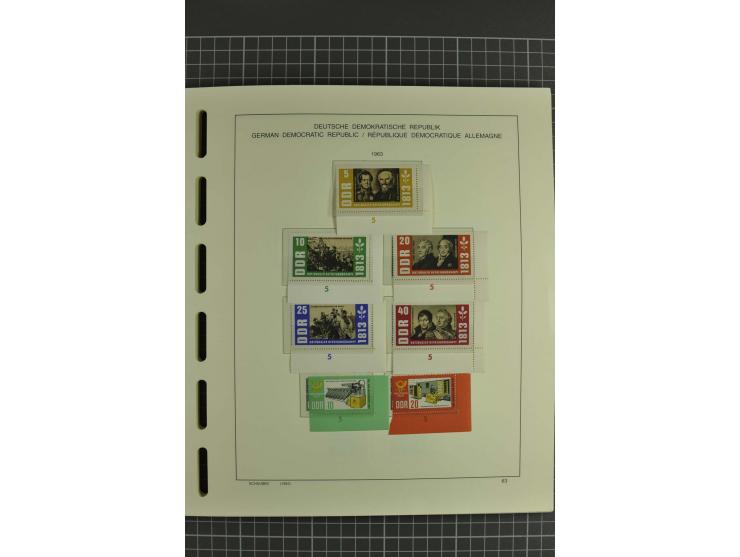 1949/90, postfrische kpl. Sammlung, überwiegend Rand- und Eckrandstücke, in 3 Schaubek-Alben