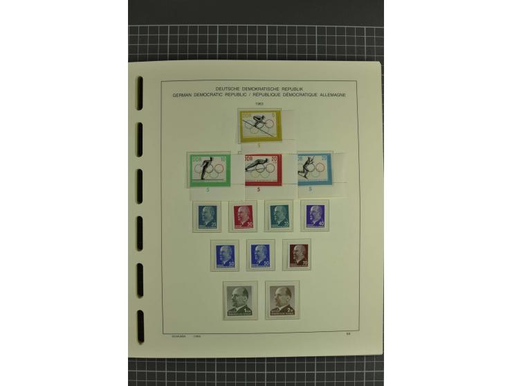 1949/90, postfrische kpl. Sammlung, überwiegend Rand- und Eckrandstücke, in 3 Schaubek-Alben