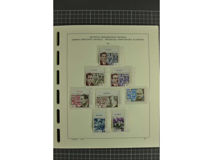1949/90, postfrische kpl. Sammlung, überwiegend Rand- und Eckrandstücke, in 3 Schaubek-Alben