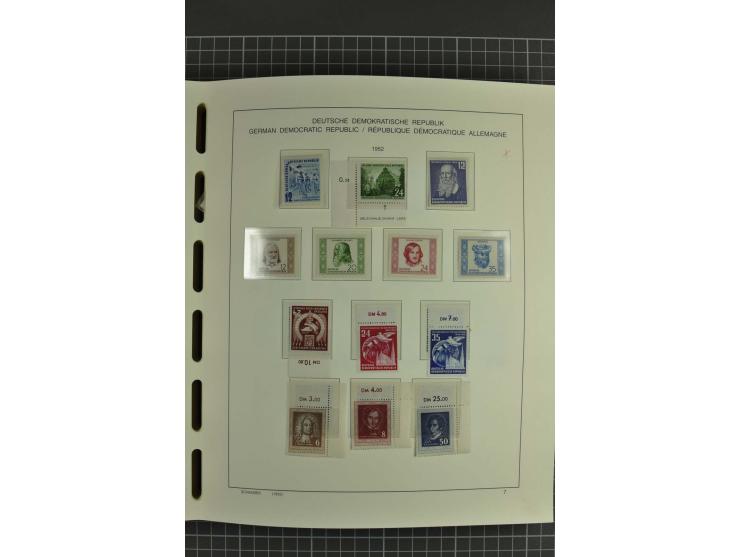 1949/90, postfrische kpl. Sammlung, überwiegend Rand- und Eckrandstücke, in 3 Schaubek-Alben