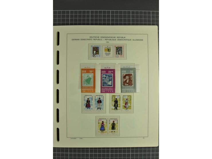1949/90, postfrische kpl. Sammlung, überwiegend Rand- und Eckrandstücke, in 3 Schaubek-Alben