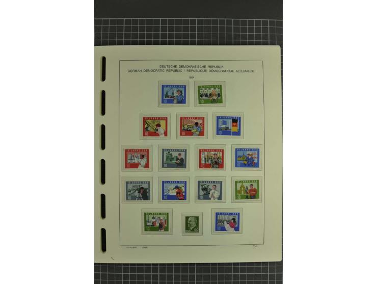 1949/90, postfrische kpl. Sammlung, überwiegend Rand- und Eckrandstücke, in 3 Schaubek-Alben