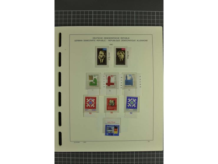 1949/90, postfrische kpl. Sammlung, überwiegend Rand- und Eckrandstücke, in 3 Schaubek-Alben