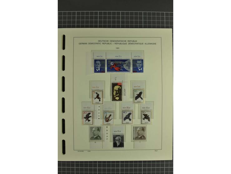 1949/90, postfrische kpl. Sammlung, überwiegend Rand- und Eckrandstücke, in 3 Schaubek-Alben