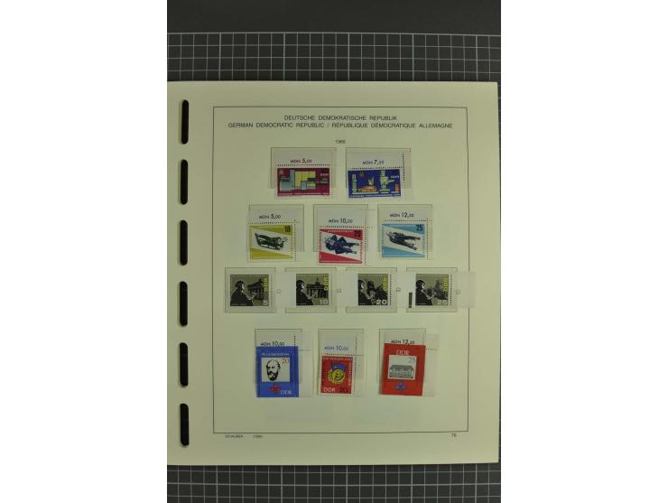 1949/90, postfrische kpl. Sammlung, überwiegend Rand- und Eckrandstücke, in 3 Schaubek-Alben