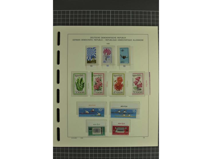 1949/90, postfrische kpl. Sammlung, überwiegend Rand- und Eckrandstücke, in 3 Schaubek-Alben