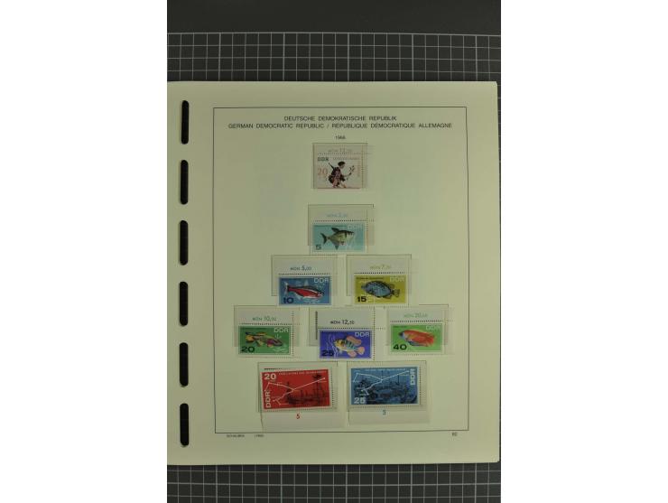 1949/90, postfrische kpl. Sammlung, überwiegend Rand- und Eckrandstücke, in 3 Schaubek-Alben