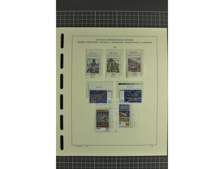 1949/90, postfrische kpl. Sammlung, überwiegend Rand- und Eckrandstücke, in 3 Schaubek-Alben