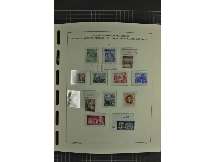 1949/90, postfrische kpl. Sammlung, überwiegend Rand- und Eckrandstücke, in 3 Schaubek-Alben